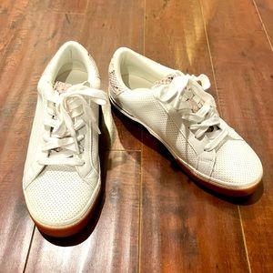 White sneakers, worn once. Very good condition. Size 7. From target